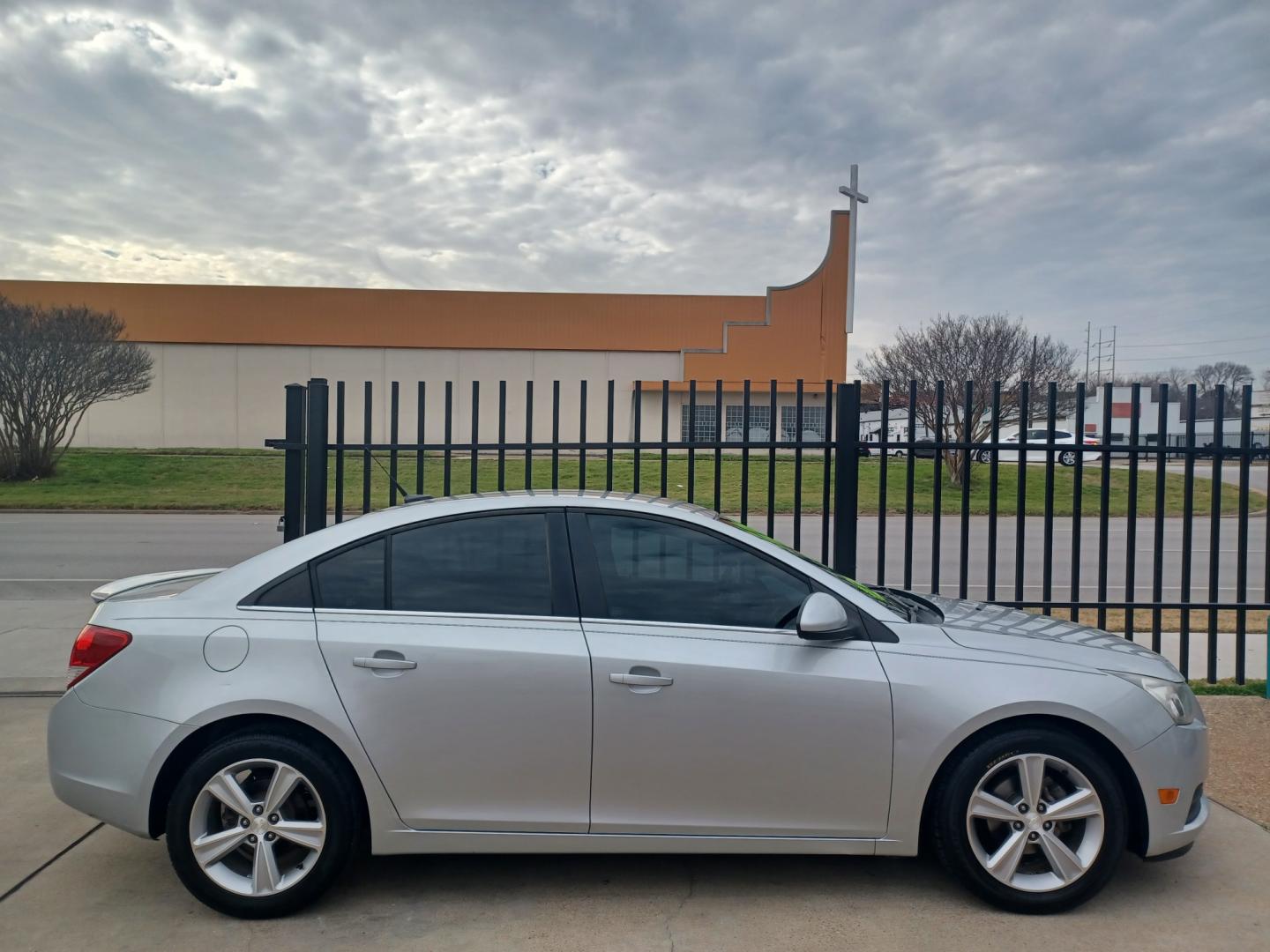 2013 SILVER Chevrolet Cruze 2LT (1G1PE5SB7D7) with an Turbocharged Gas I4 1.4L engine, 6-Speed Automatic transmission, located at 2001 E. Lancaster, Ft. Worth, 76103, (817) 336-7000, 32.746181, -97.301018 - Photo#1